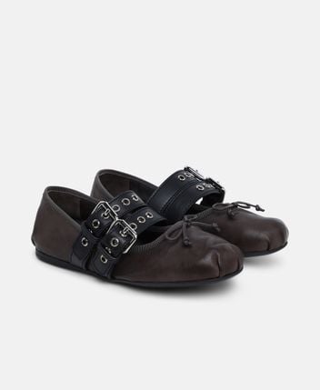 Ballerina flat with straps