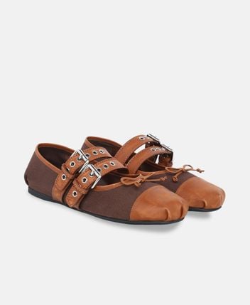 Ballerina flat with straps