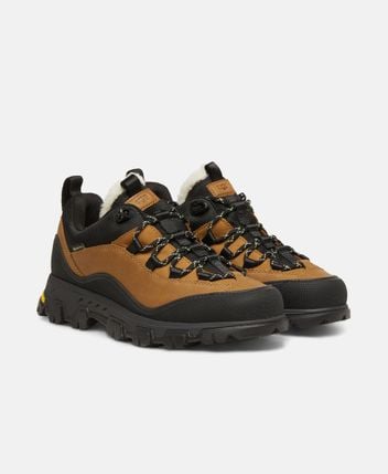 Lace-up shoes Metropeak