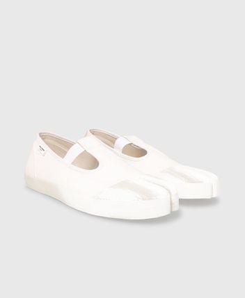 Slip-on sneakers