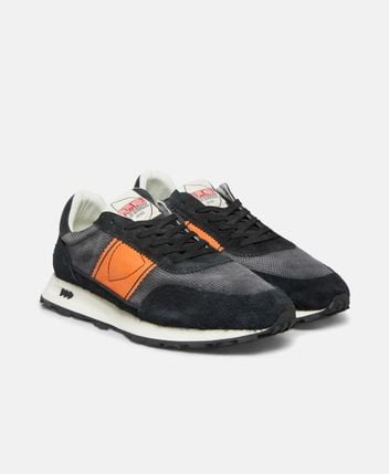 Sneakers Tour