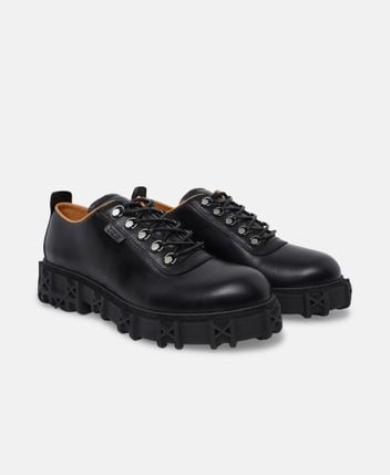 Lace-up shoes
