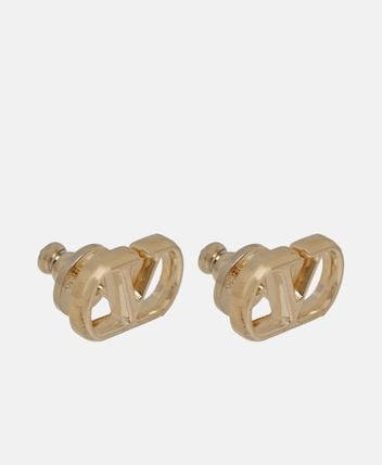 Earstuds