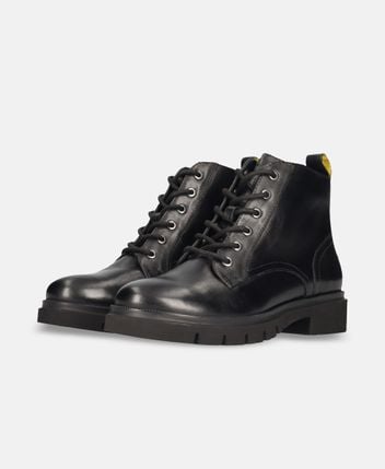 Lace-up boots