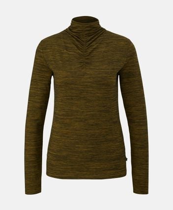 Long-sleeved top