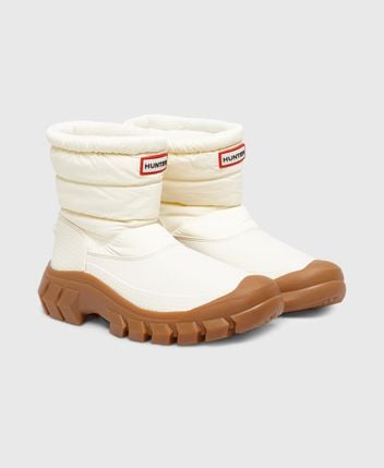 Snow boots