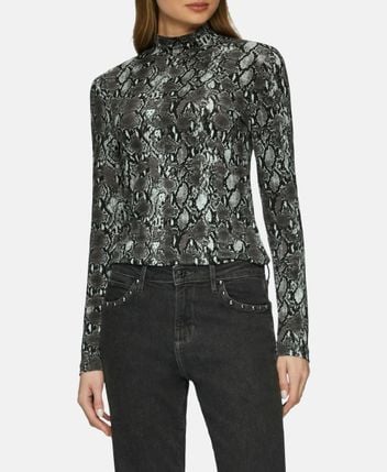 Long-sleeved top