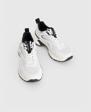 Sneakers Hike