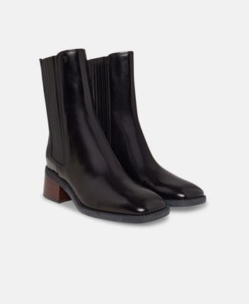 Chelsea boots